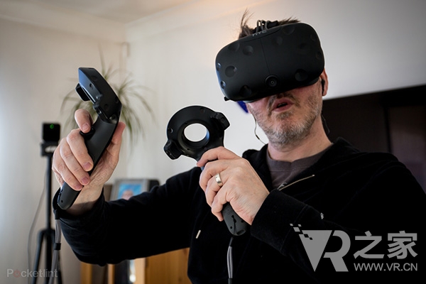 不满足于Vive  HTC正在研究一款新头显